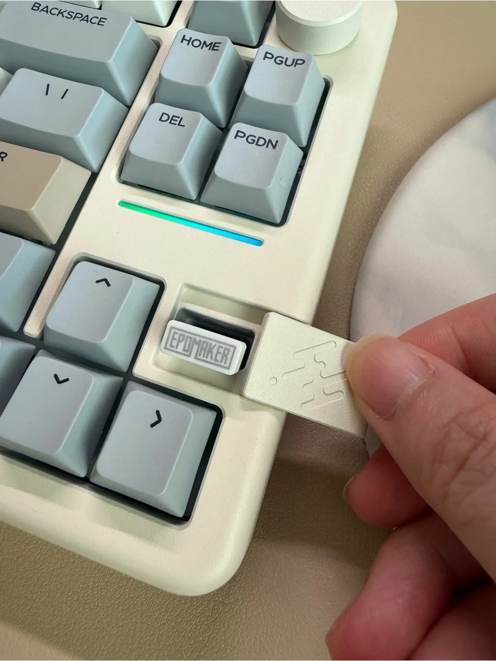 EpoMaker Galaxy 70 key mechanical keyboard Triple-mode wireless Bluetooth Cream
